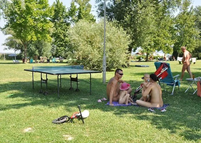Campingplatz Naturexpert Mobilhazak-fkk Nudista Balatonberény